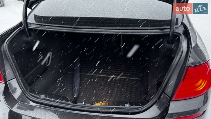 Седан BMW 5 Series 2013 в Львове