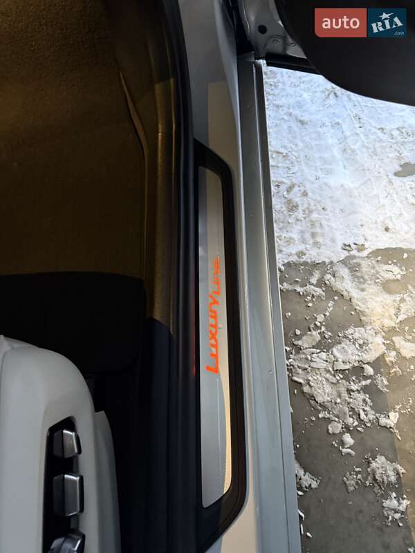 Седан BMW 5 Series 2017 в Львове