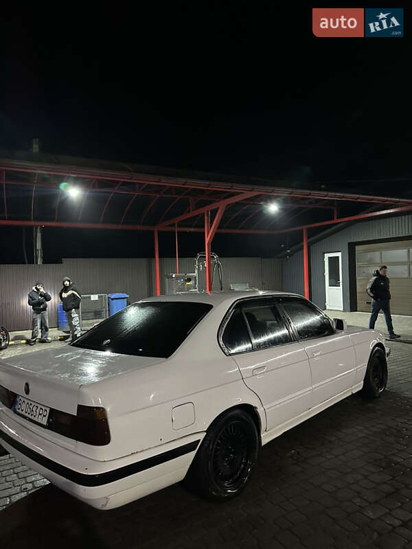 Седан BMW 5 Series 1990 в Яворове