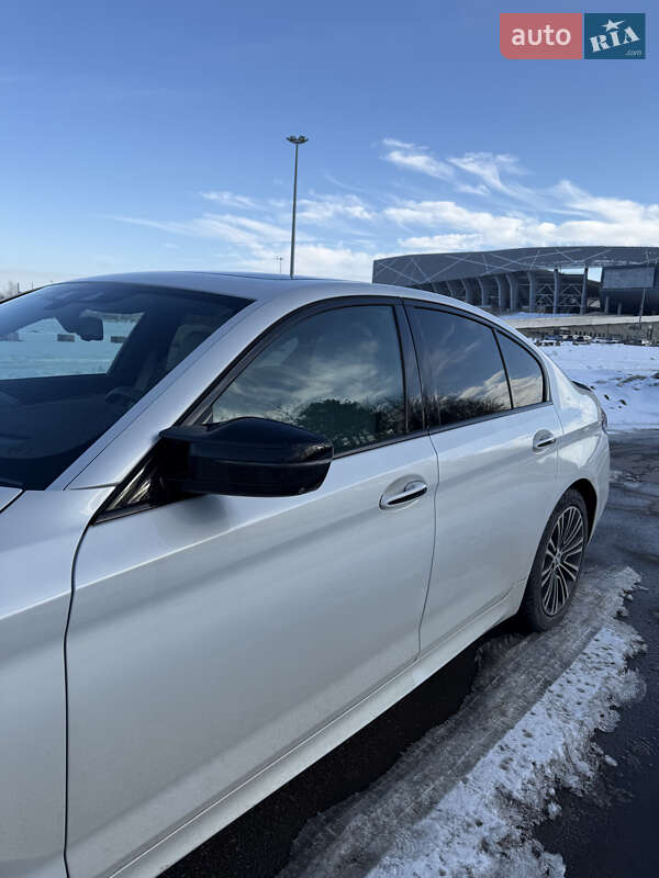Седан BMW 5 Series 2018 в Львове