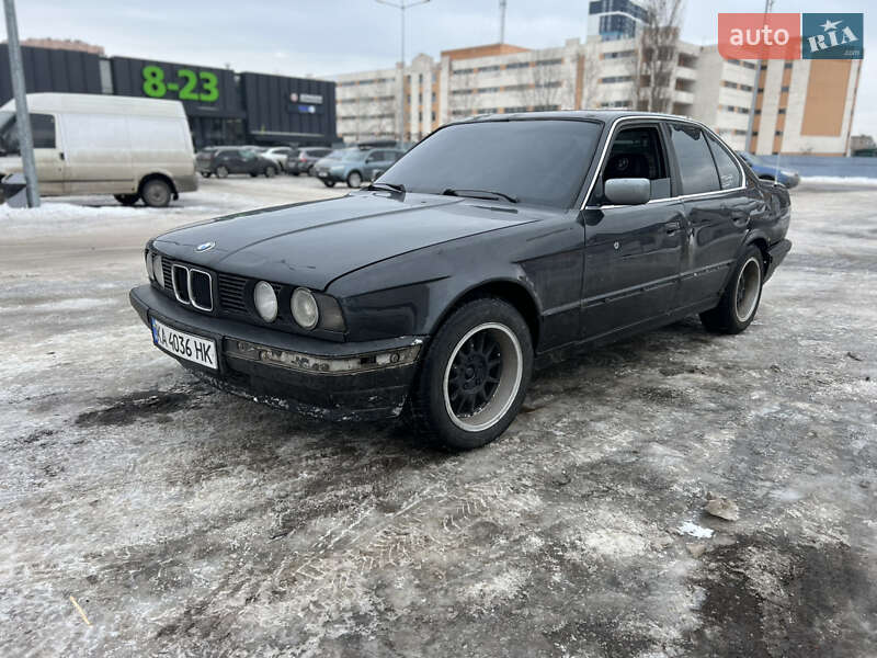 Седан BMW 5 Series 1990 в Киеве
