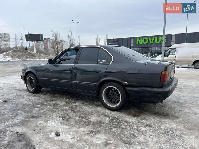 Седан BMW 5 Series 1990 в Киеве