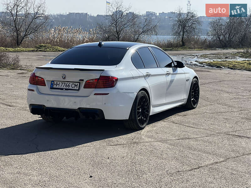Седан BMW 5 Series 2015 в Миколаєві