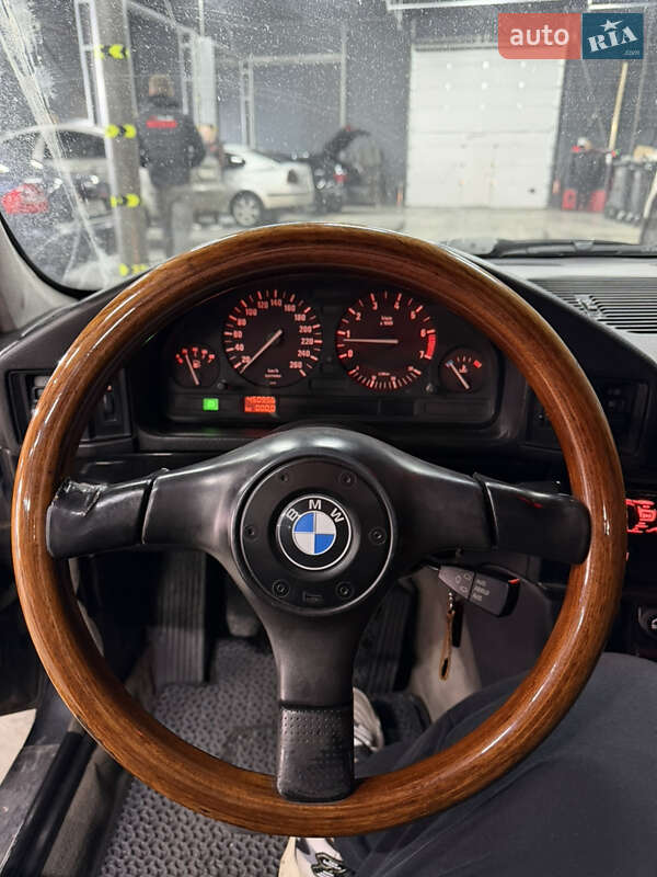 Седан BMW 5 Series 1992 в Киеве