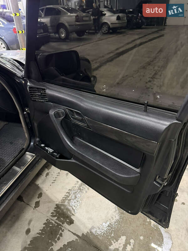 Седан BMW 5 Series 1992 в Киеве