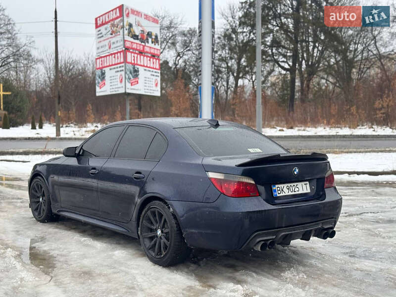 Седан BMW 5 Series 2004 в Нетешине
