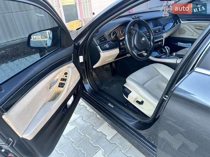 Седан BMW 5 Series 2012 в Львове