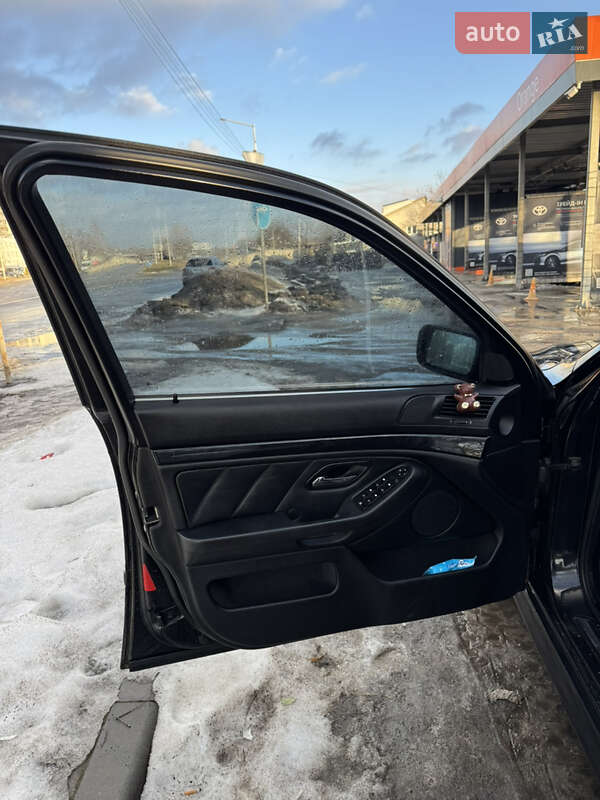 Седан BMW 5 Series 2000 в Львове