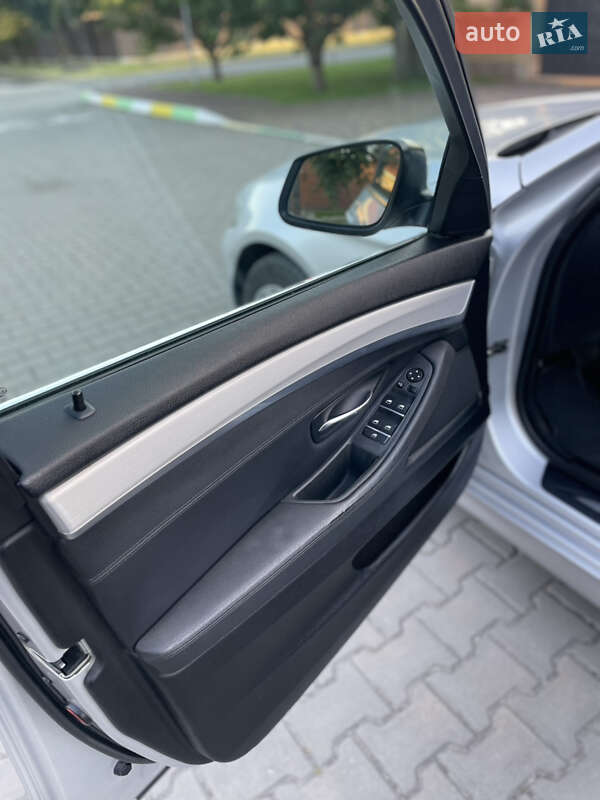 Седан BMW 5 Series 2010 в Луцке