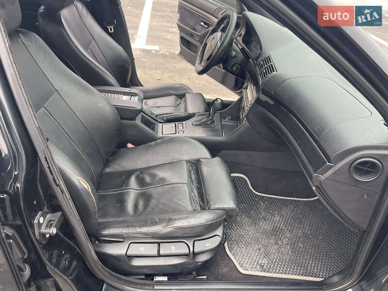 Седан BMW 5 Series 2001 в Ровно