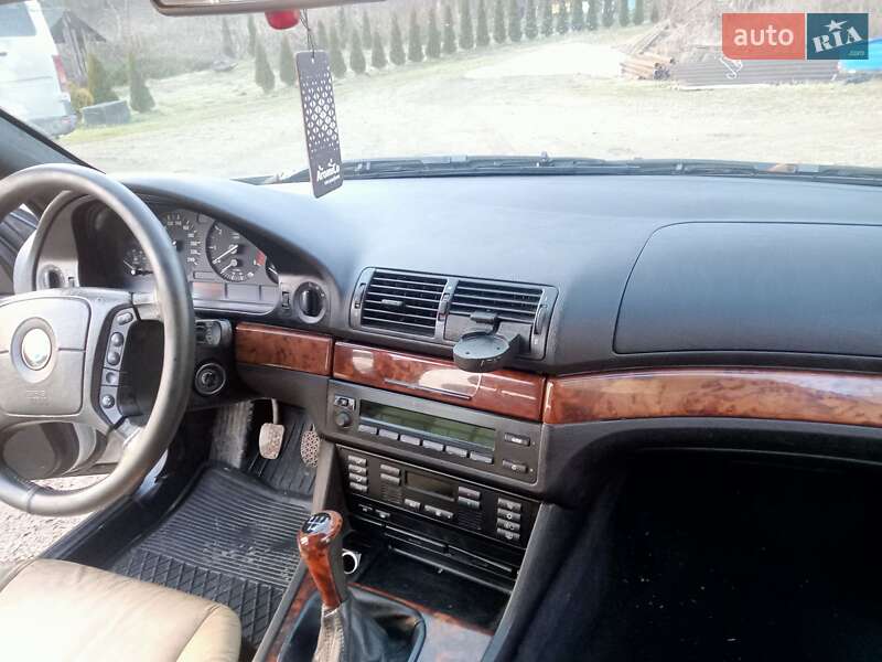 Седан BMW 5 Series 2000 в Самборе