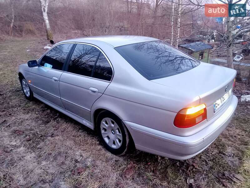 Седан BMW 5 Series 2000 в Самборе