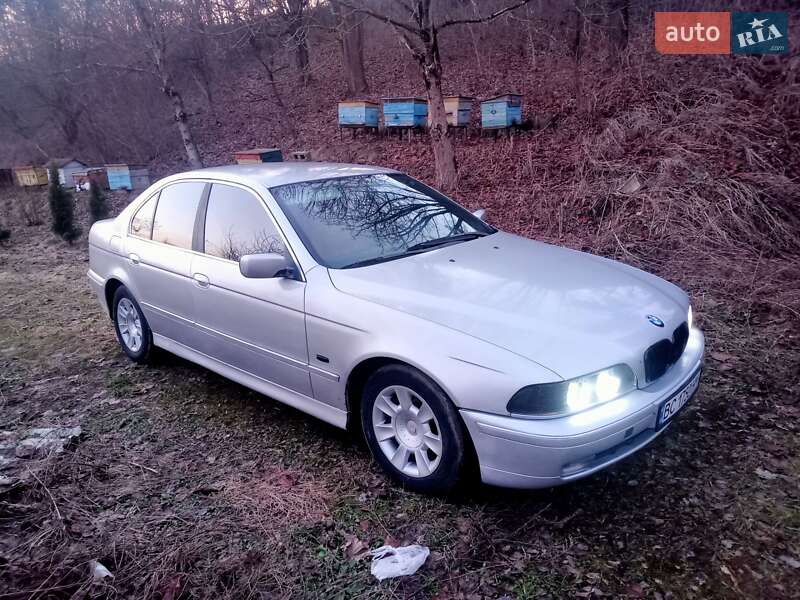 Седан BMW 5 Series 2000 в Самборе