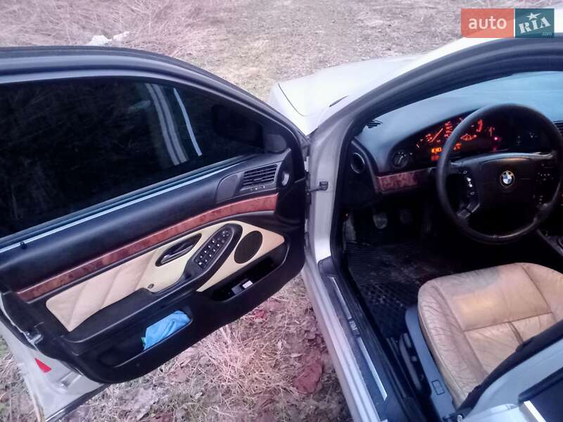 Седан BMW 5 Series 2000 в Самборе