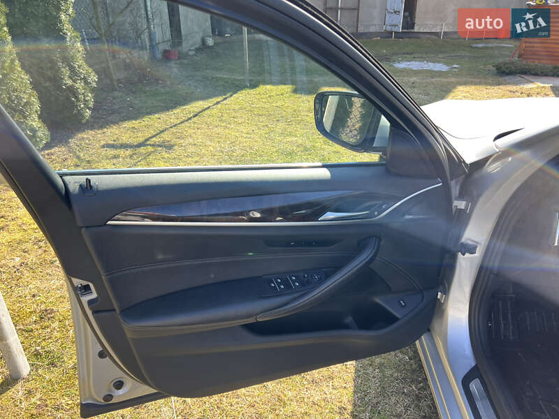 Седан BMW 5 Series 2017 в Львове