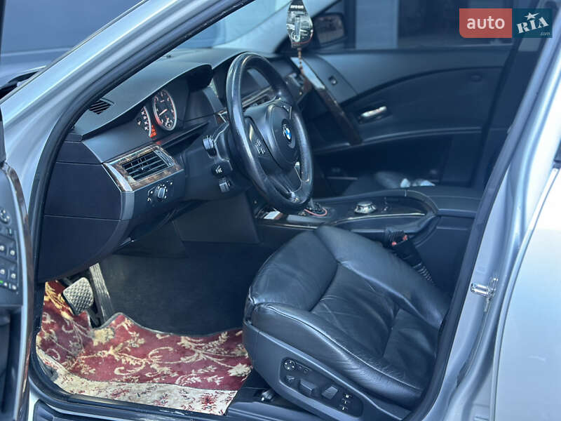 Седан BMW 5 Series 2004 в Сарнах