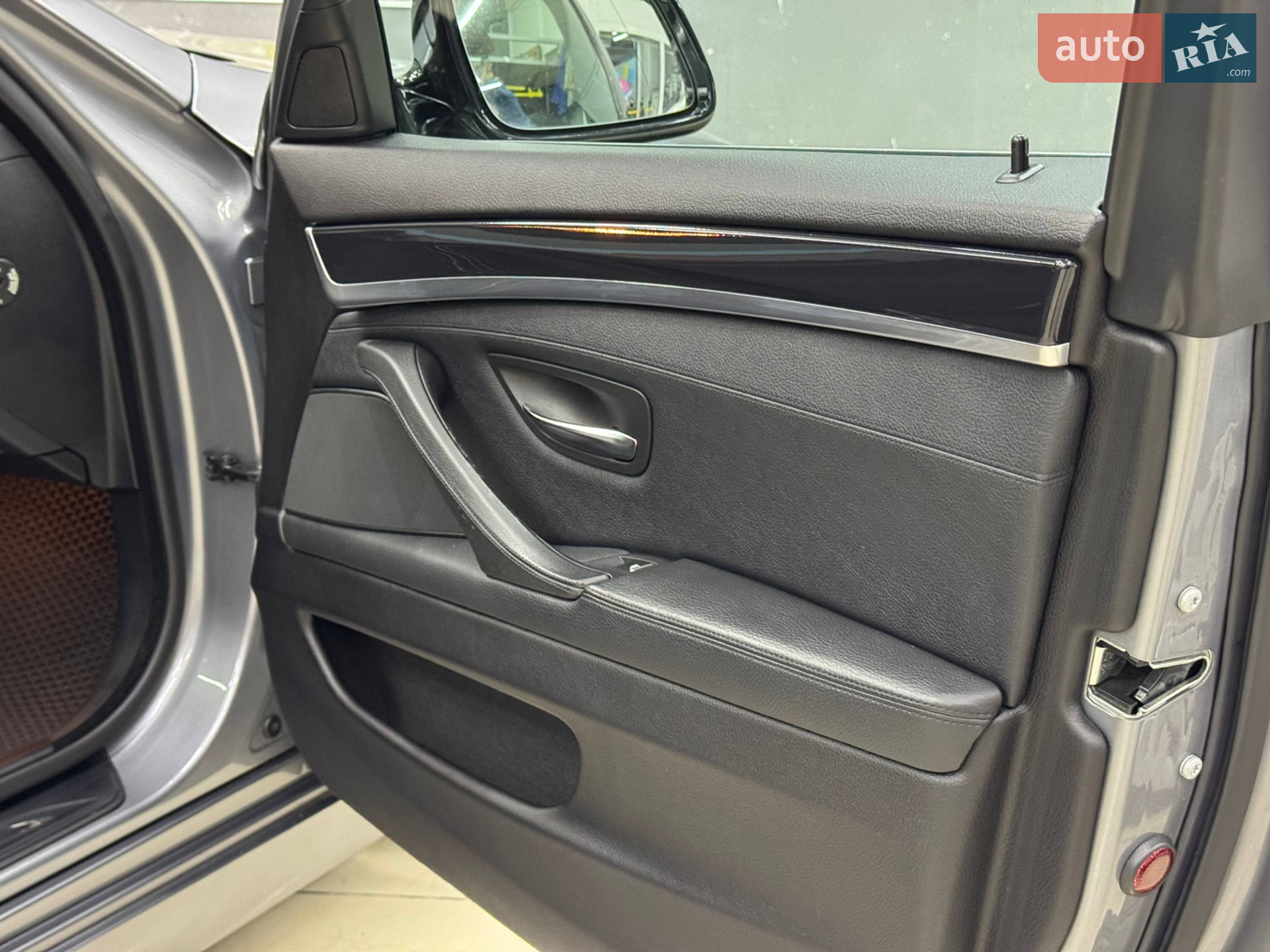 2010 BMW 5er - мініатюра 31