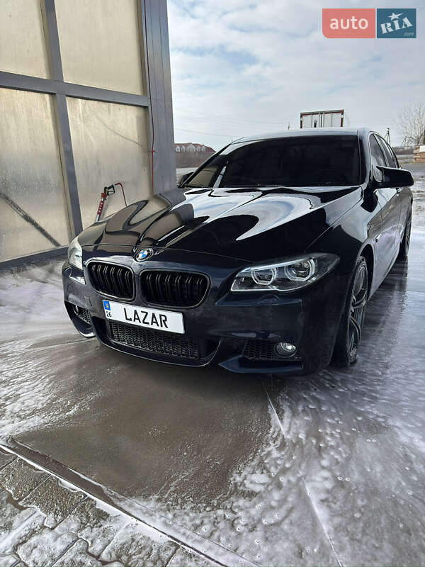Седан BMW 5 Series 2012 в Хотине
