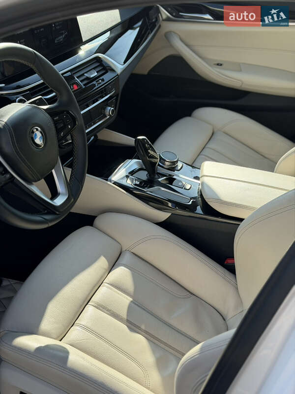 Седан BMW 5 Series 2017 в Ровно фото 26 Седан BMW 5 Series 2017 в Ровно