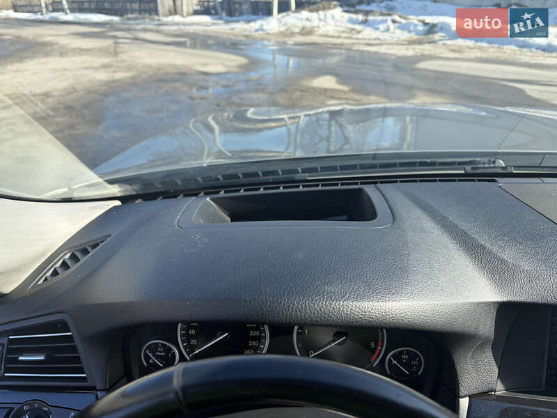 Седан BMW 5 Series 2011 в Буче
