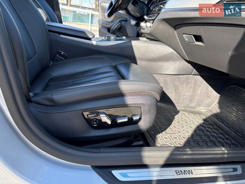 Седан BMW 5 Series 2017 в Хмельницком