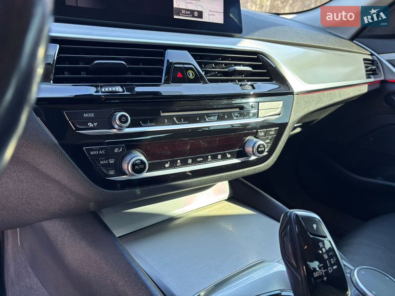 Седан BMW 5 Series 2017 в Хмельницком