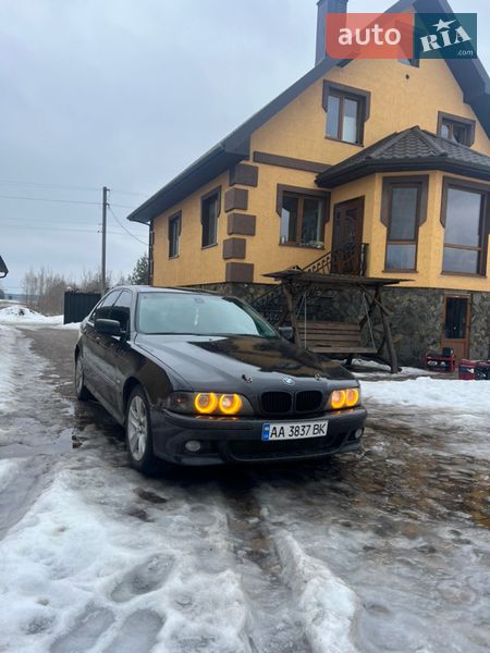 Седан BMW 5 Series 2002 в Вараше