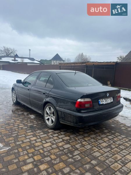 Седан BMW 5 Series 2002 в Вараше