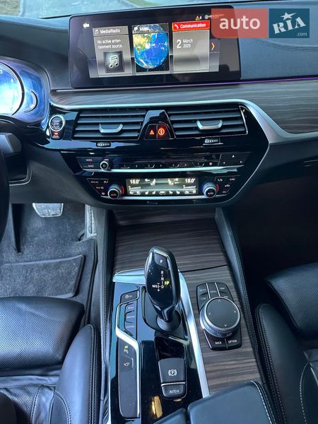 Седан BMW 5 Series 2018 в Львове