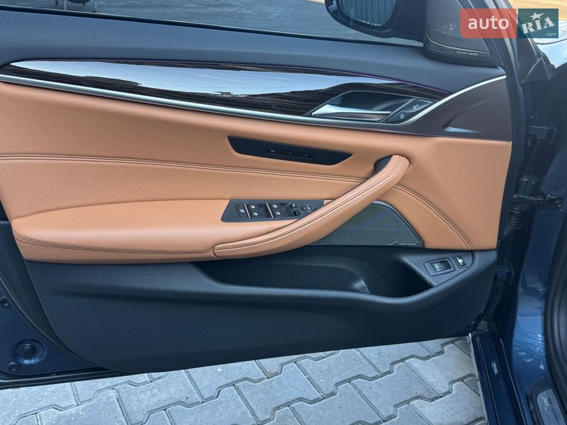 Седан BMW 5 Series 2022 в Черновцах
