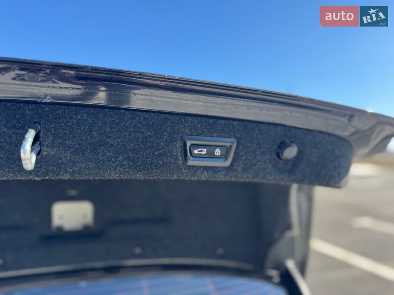 Седан BMW 5 Series 2017 в Ровно