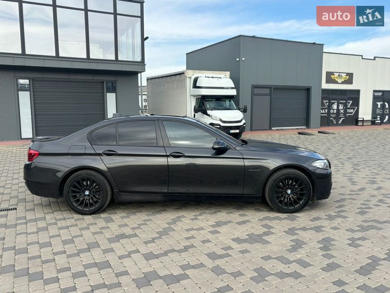 Седан BMW 5 Series 2013 в Ужгороде