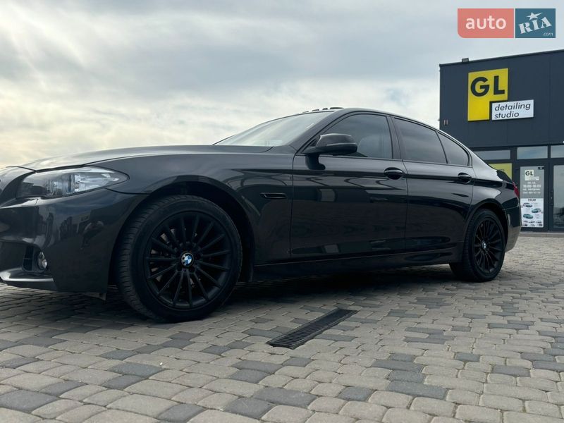 Седан BMW 5 Series 2013 в Ужгороде