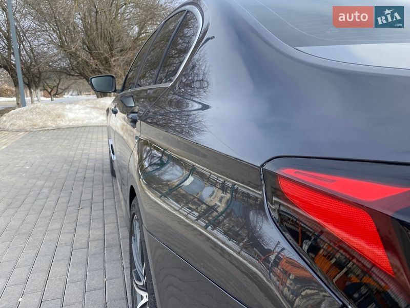 Седан BMW 5 Series 2017 в Ровно