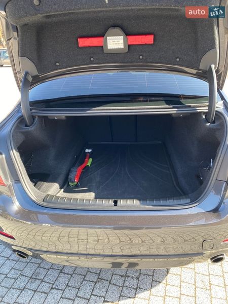 Седан BMW 5 Series 2017 в Львові