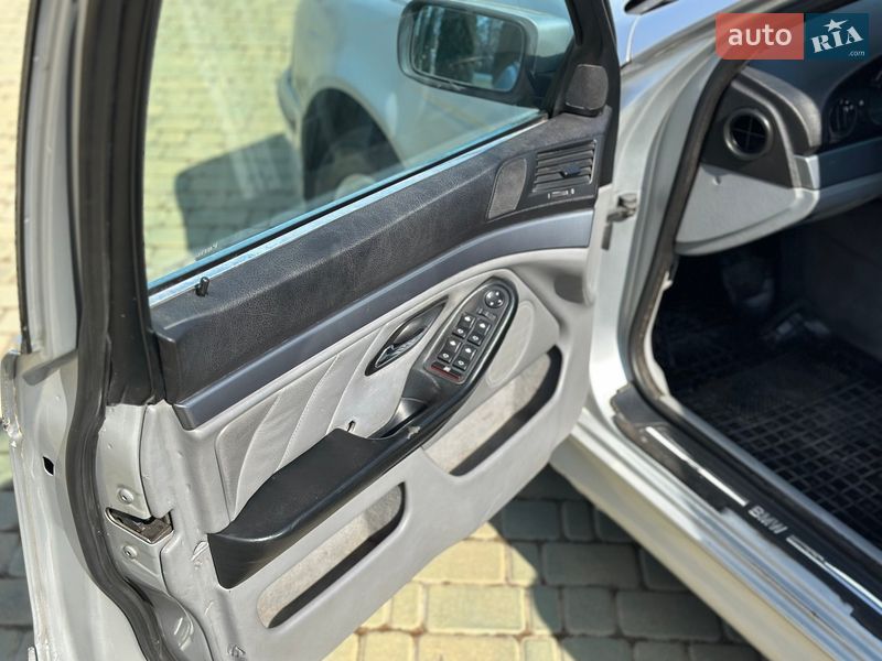 Седан BMW 5 Series 2000 в Одессе