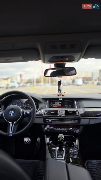 Седан BMW 5 Series 2015 в Чернівцях