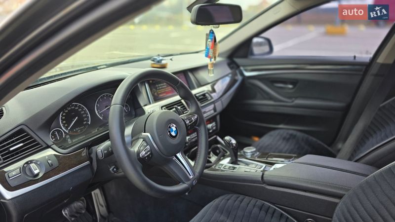 Седан BMW 5 Series 2015 в Чернівцях