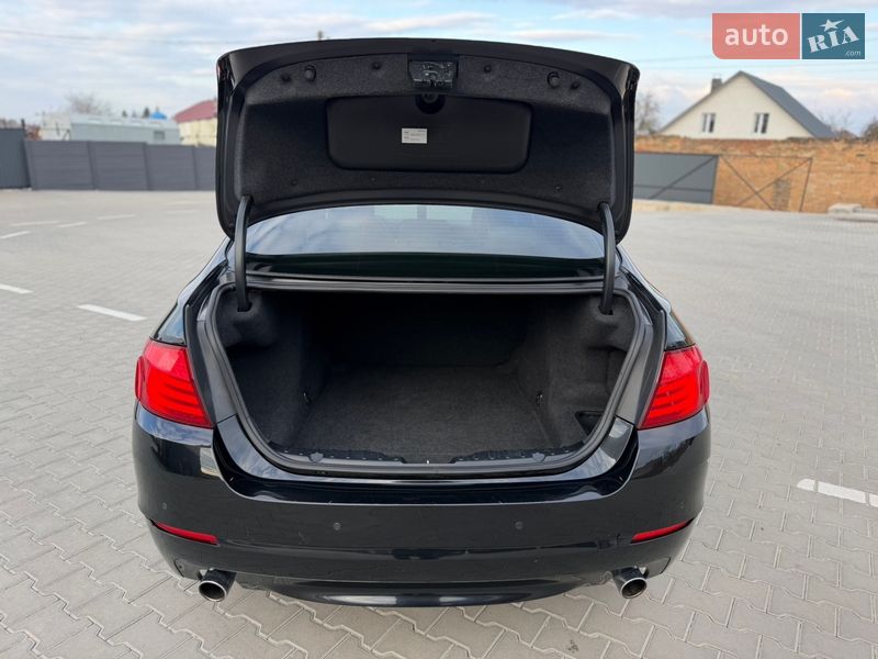 Седан BMW 5 Series 2012 в Дубні