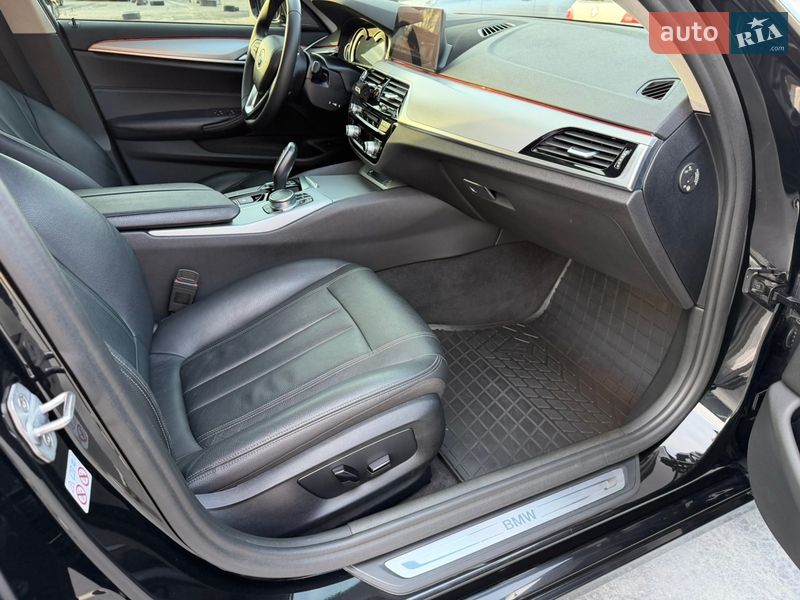 Седан BMW 5 Series 2017 в Чемеровцах