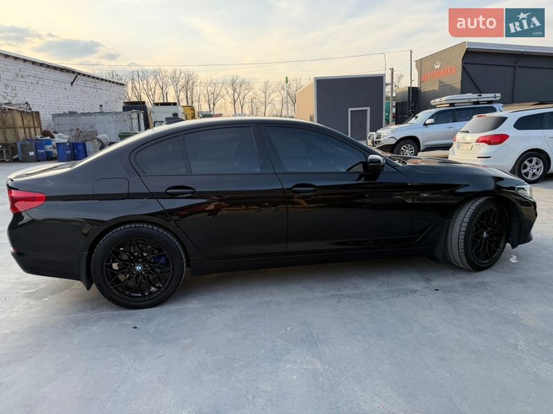 Седан BMW 5 Series 2017 в Чемеровцах