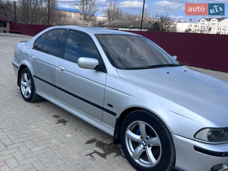 Седан BMW 5 Series 2003 в Авангарде