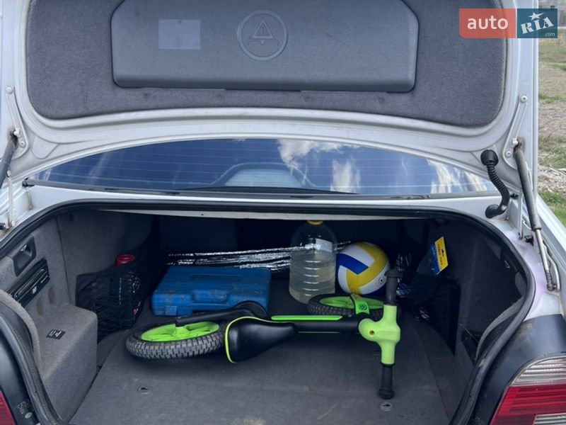 Седан BMW 5 Series 2003 в Авангарде