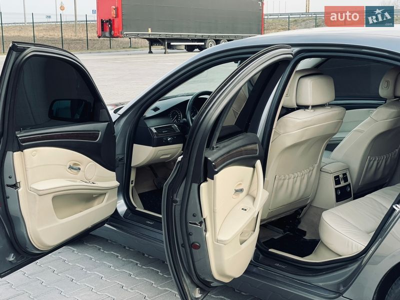 Седан BMW 5 Series 2009 в Кореці