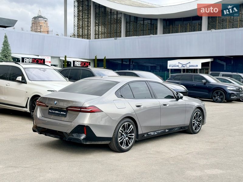 Седан BMW 5 Series 2023 в Киеве