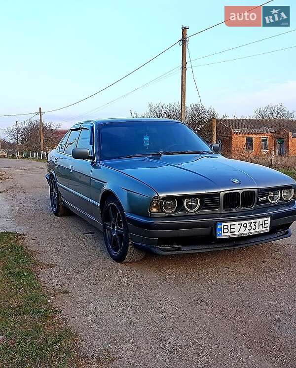 Седан BMW 5 Series 1990 в Очакове