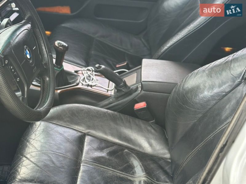 Седан BMW 5 Series 2000 в Звягеле