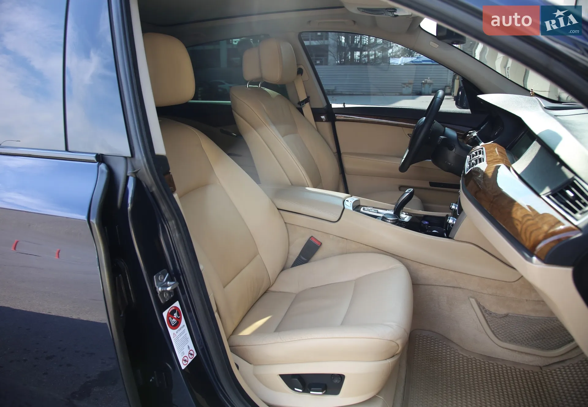 2010 BMW 5er - мініатюра 10