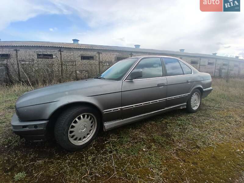 Седан BMW 5 Series 1988 в Києві