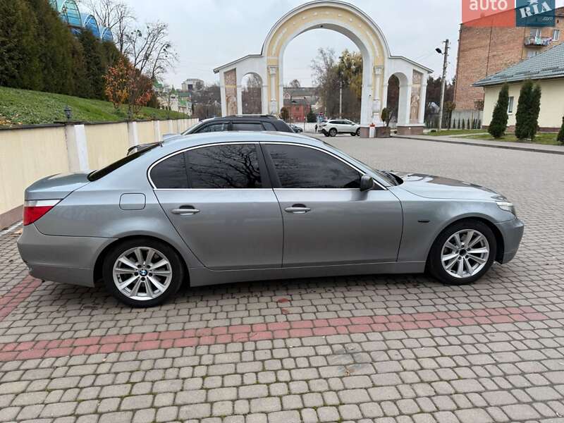 Седан BMW 5 Series 2003 в Остроге